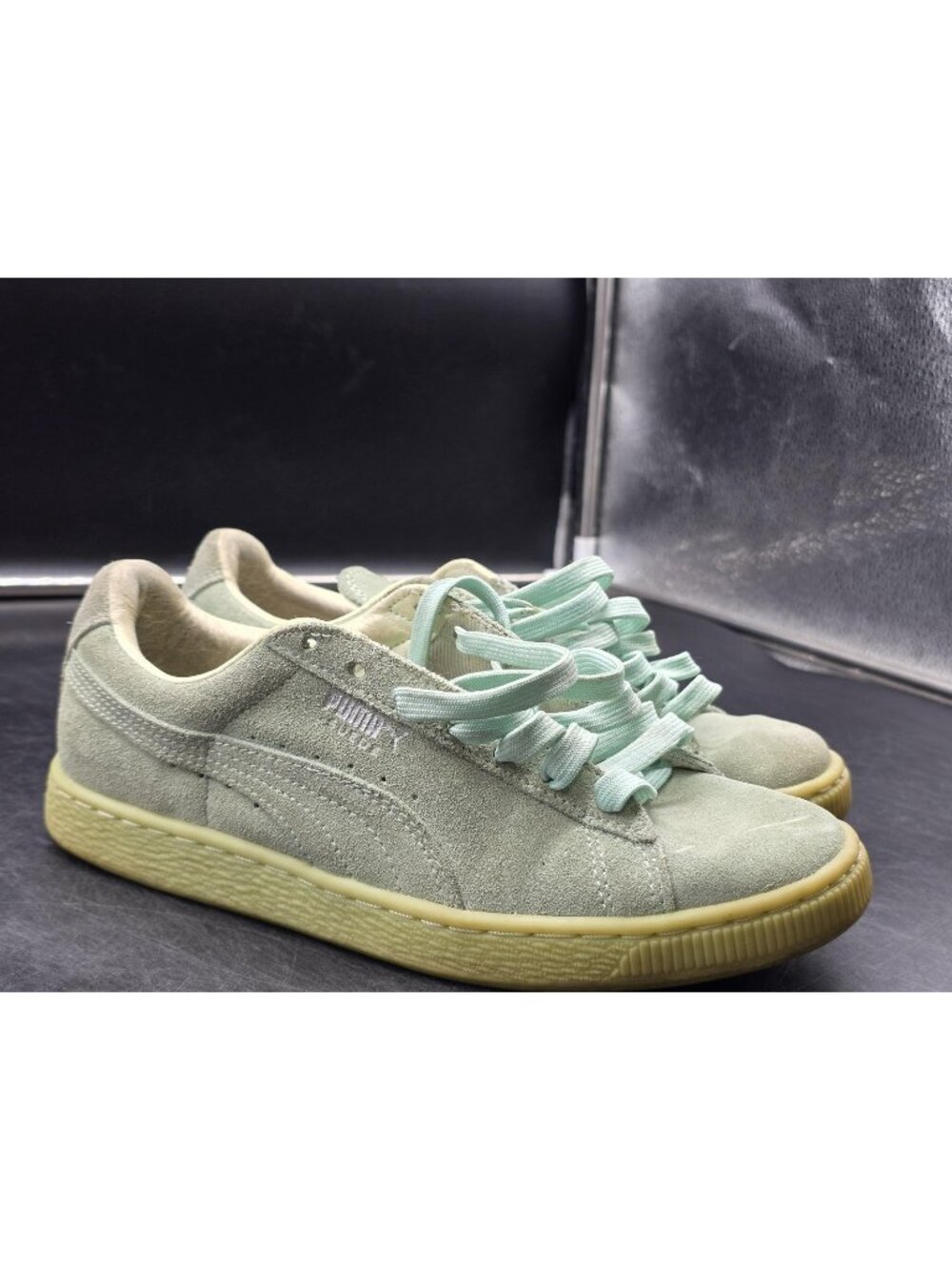 PUMA Suede Shoes Womens Size 7.5 Green Low Top Sneakers Stained 362303-02